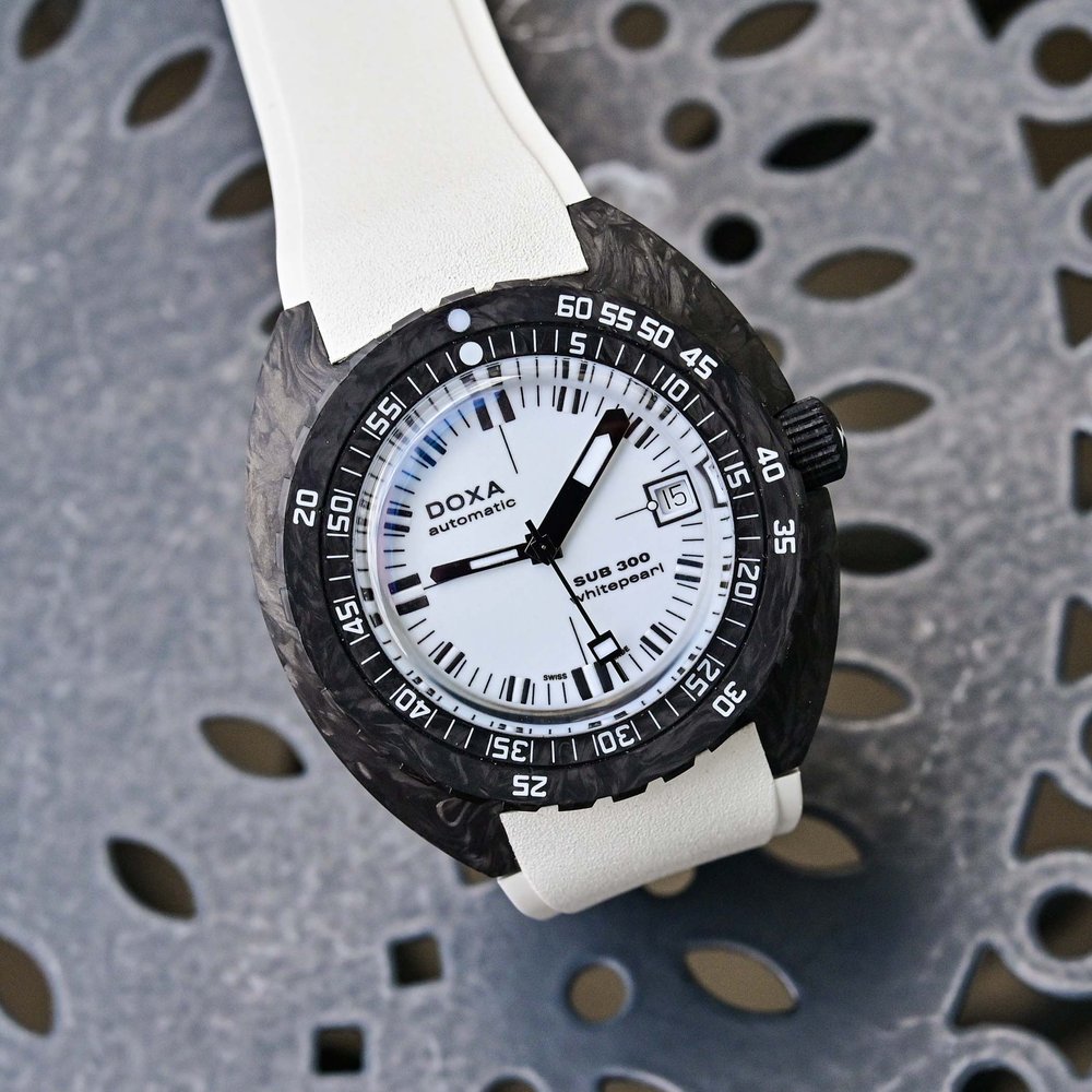 Doxa SUB 300 Carbon Whitepearl