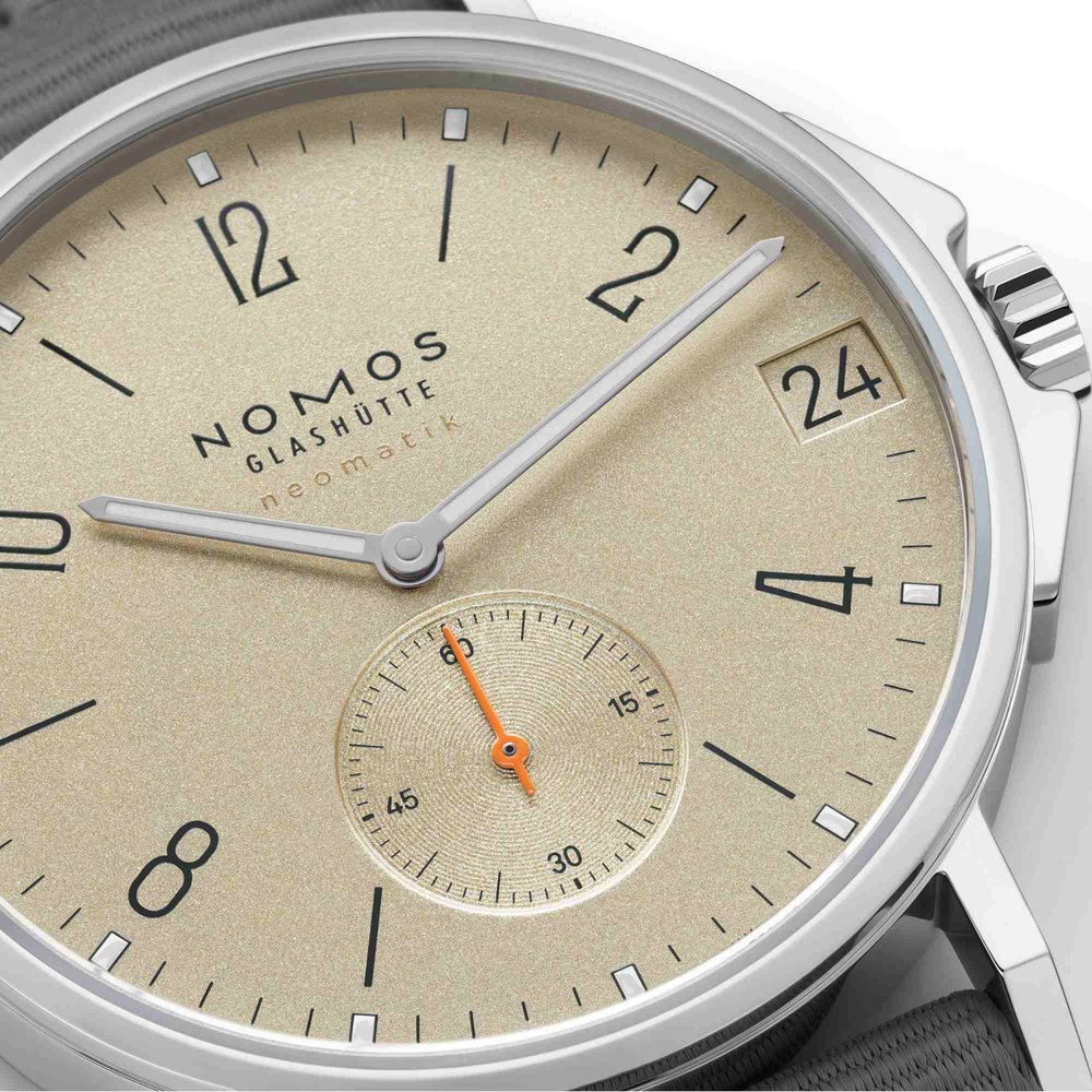 Nomos Glashütte Ahoi neomatik Datum