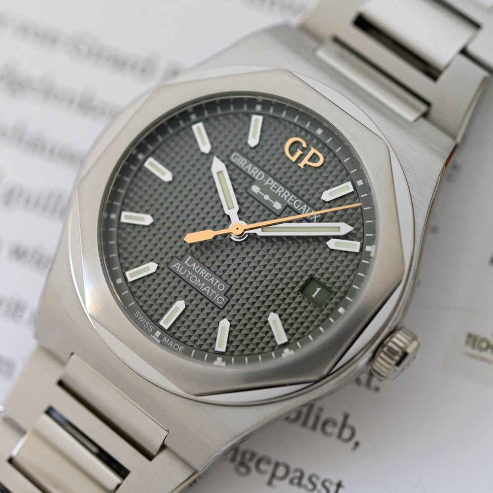 Girard-Perregaux Laureato 38mm Steel